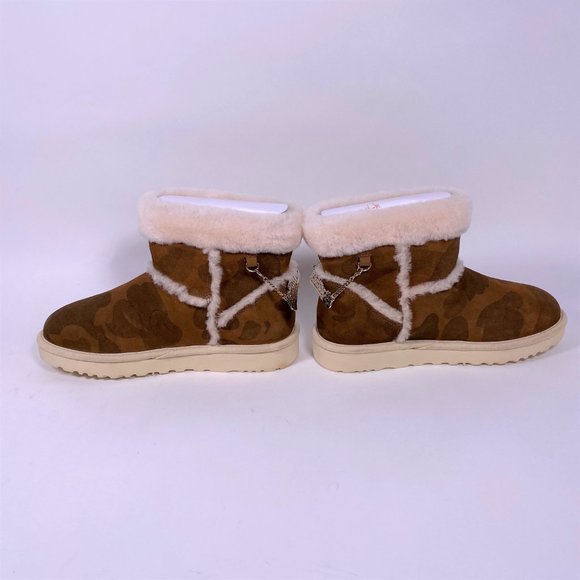 UGG MEN x A BATHING APE Classic Mini Chesnut Boots - Picture 3 of 8